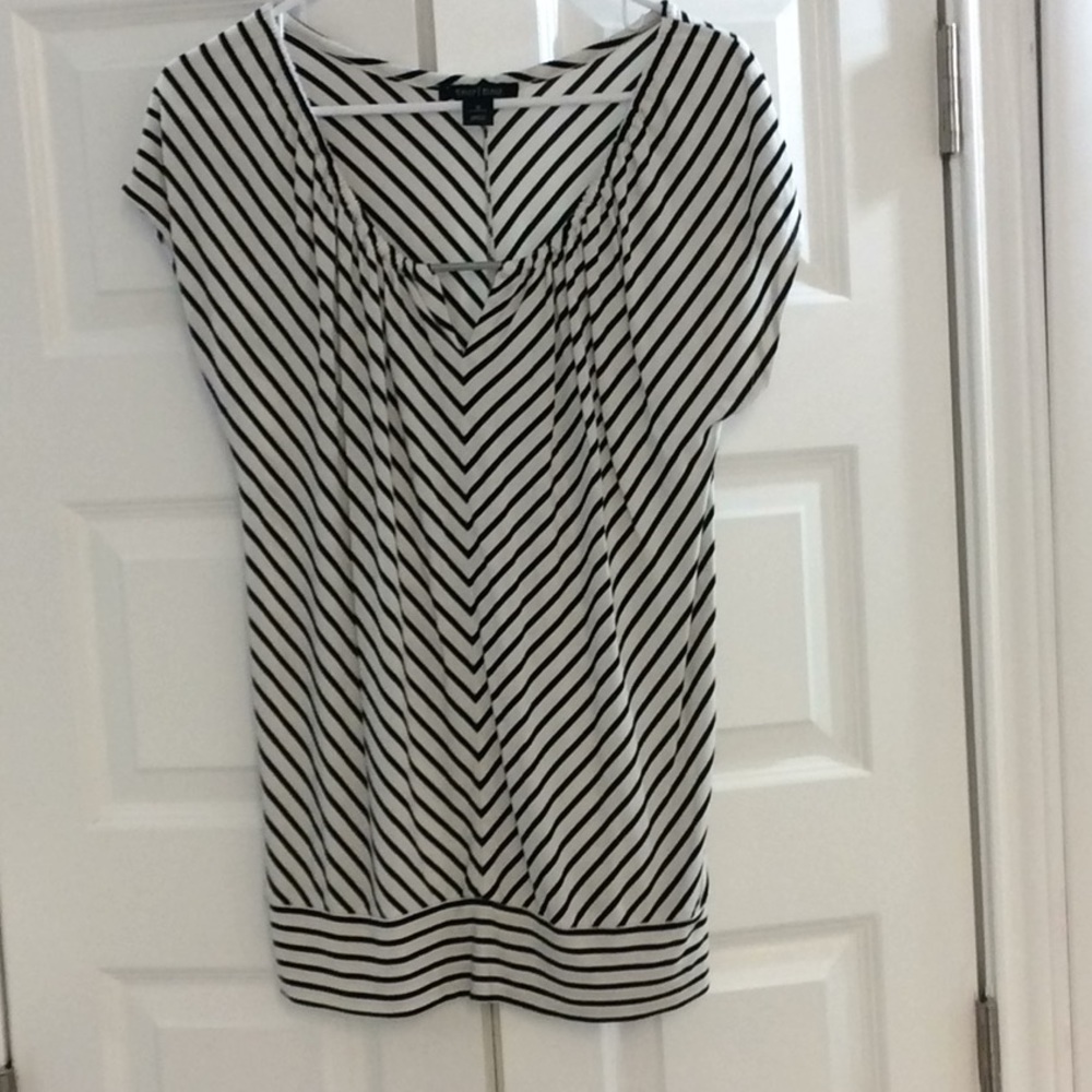 Black/white shirt